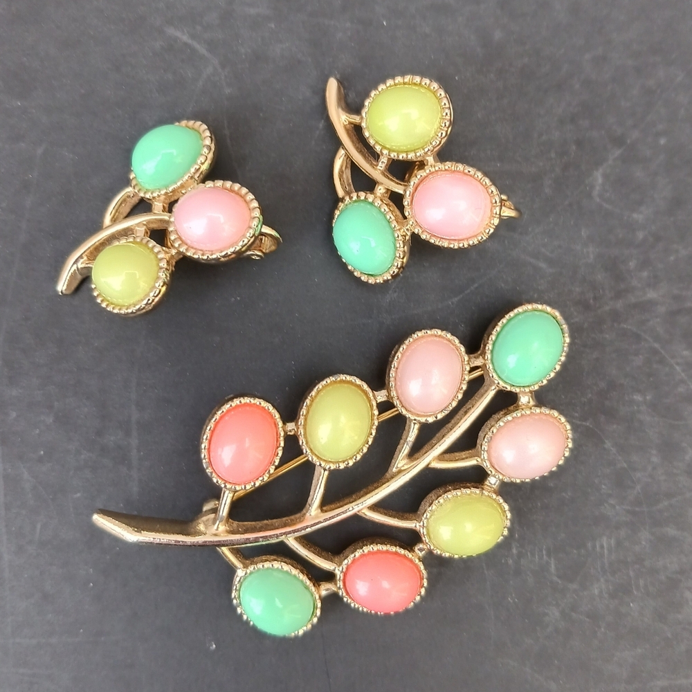 Sarah Coventry Brooch Earrings Candy Land Pastel Cabochons Gold Tone USA Made